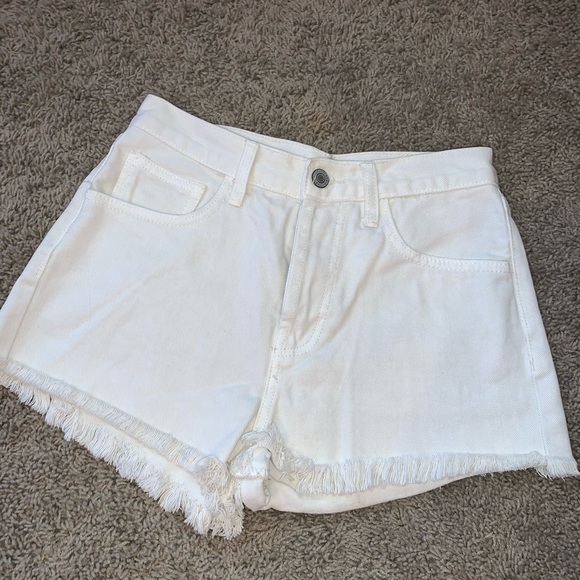 Brandy Melville Pants - brandy melville cream shorts 💫